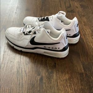 Men’s Nike Airmax tennis shoes size 12